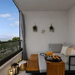Aria De Lux *